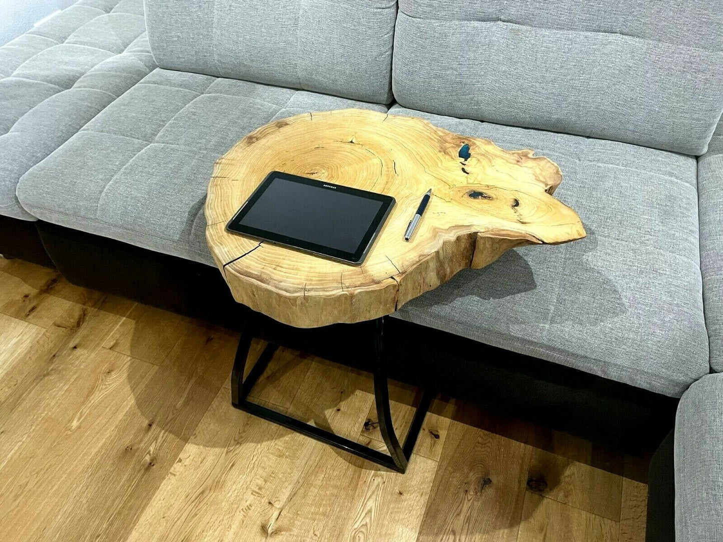 Couchtisch Massivholz aus Baumscheibe ESCHE Metallfuss 71x54x7cm