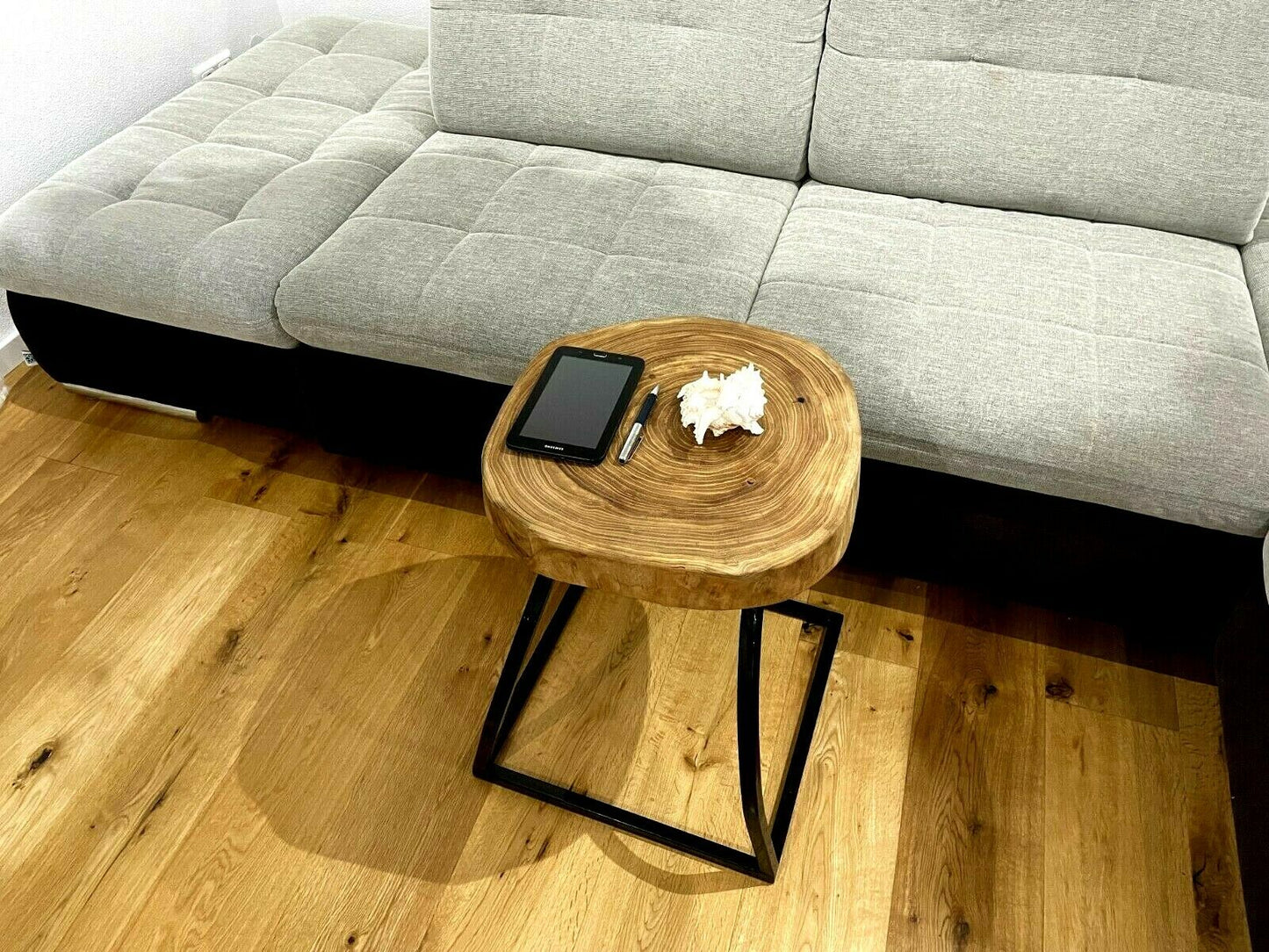 Couchtisch Massivholz aus Baumscheibe ULME HANDARBEIT Metallfuss ca. 44x44x7cm