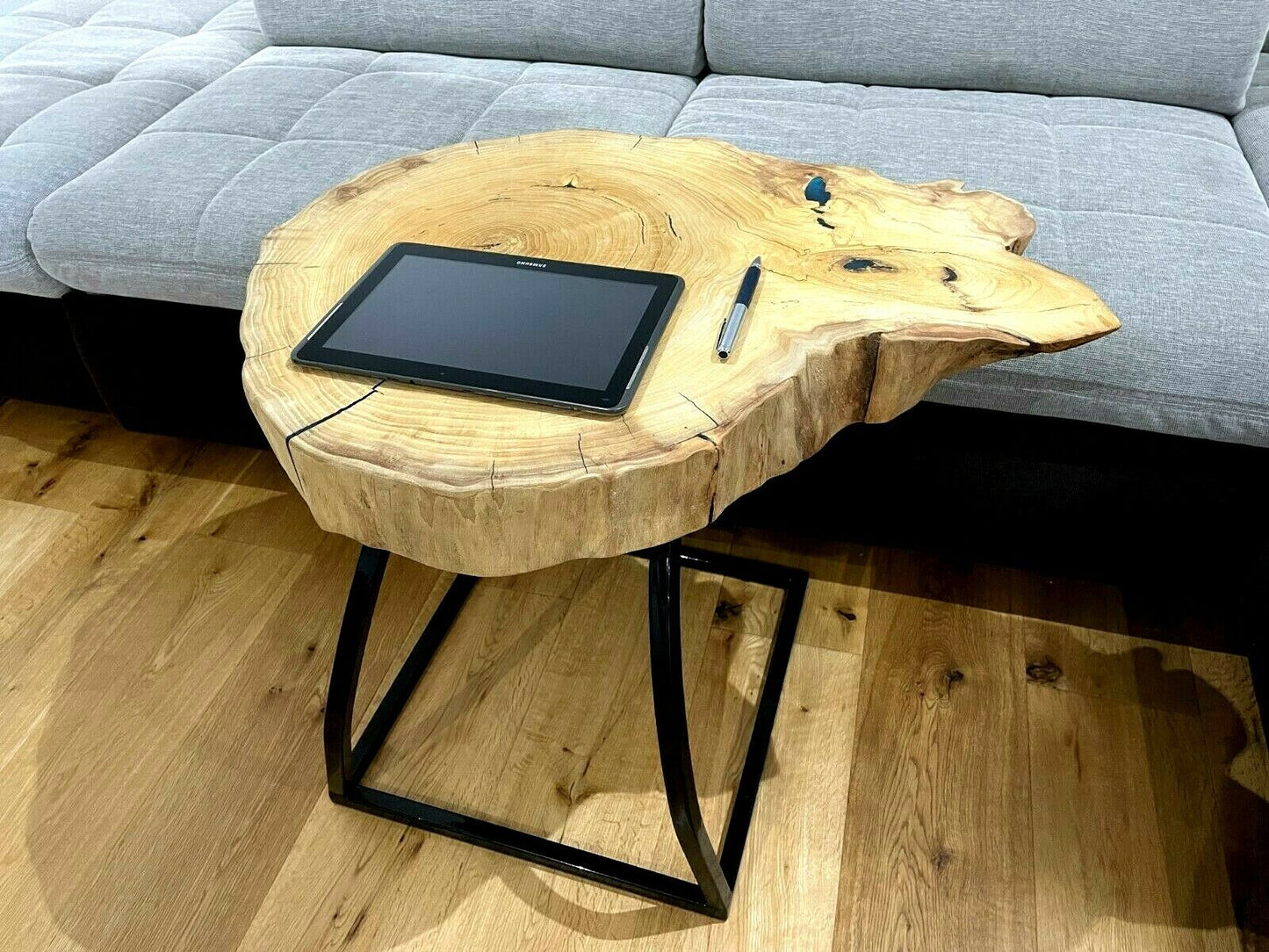 Couchtisch Massivholz aus Baumscheibe ESCHE Metallfuss 71x54x7cm