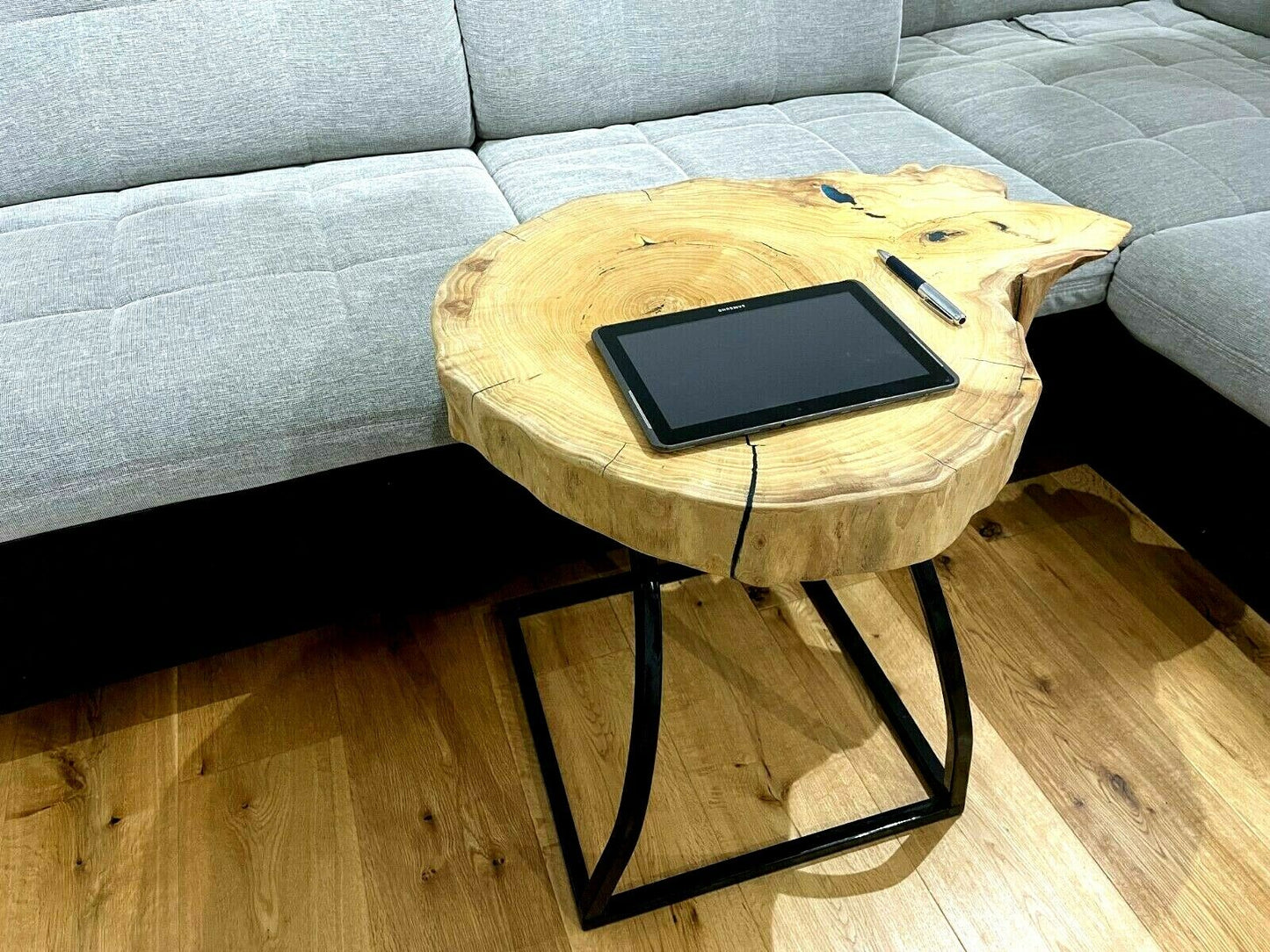 Couchtisch Massivholz aus Baumscheibe ESCHE Metallfuss 71x54x7cm