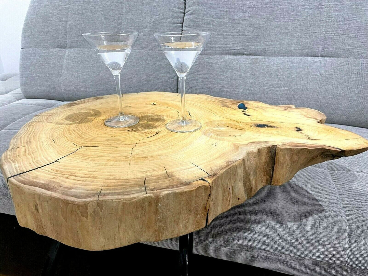 Couchtisch Massivholz aus Baumscheibe ESCHE Metallfuss 71x54x7cm
