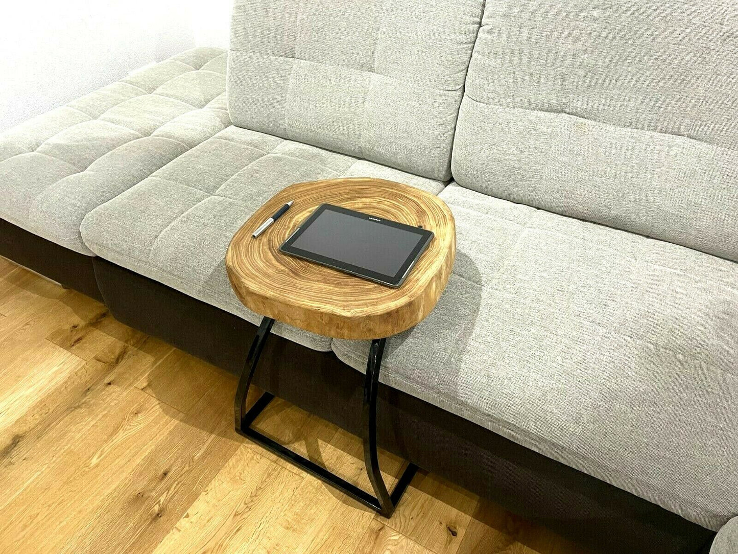 Couchtisch Massivholz aus Baumscheibe ULME HANDARBEIT Metallfuss ca. 44x44x7cm