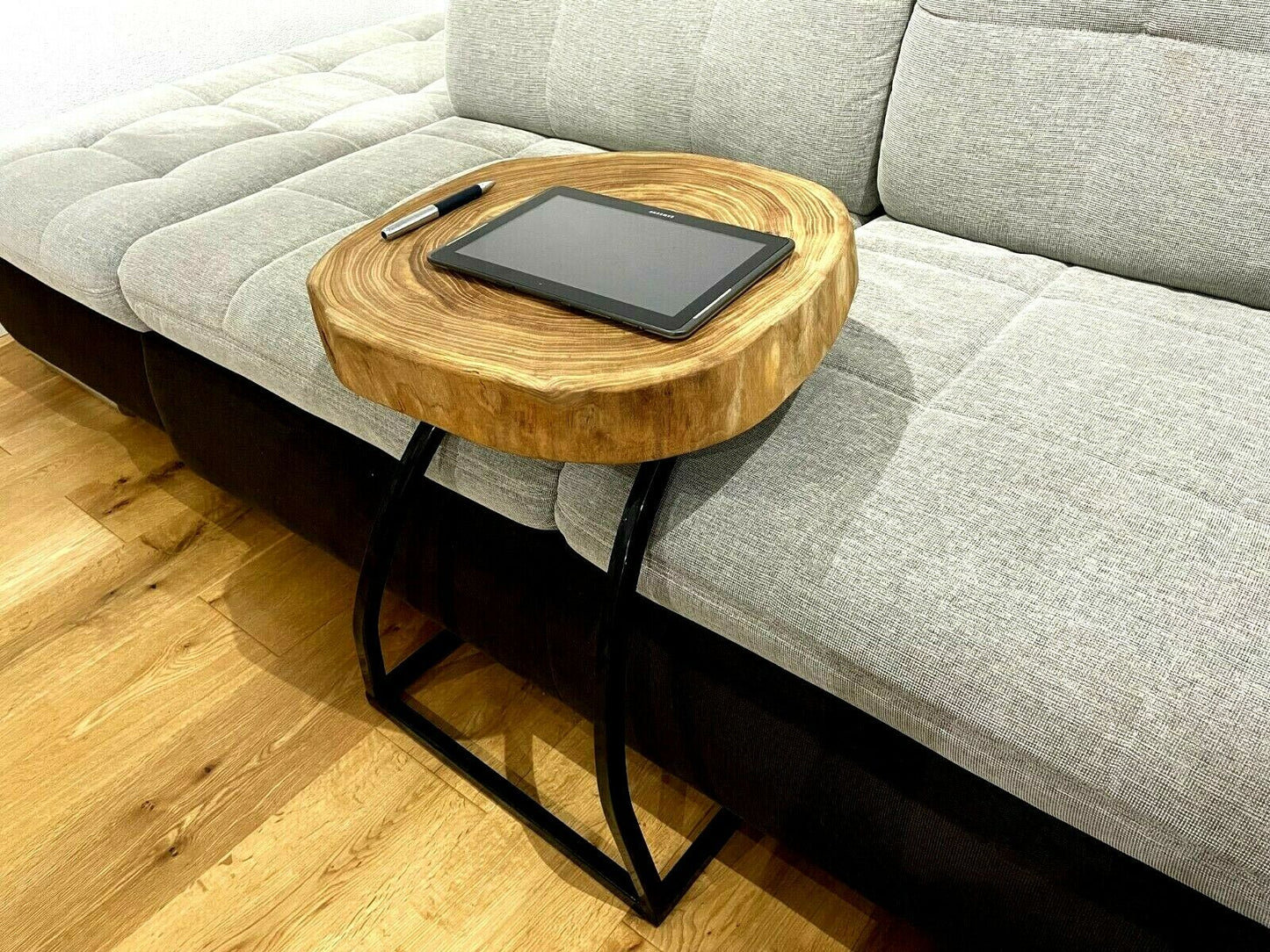 Couchtisch Massivholz aus Baumscheibe ULME HANDARBEIT Metallfuss ca. 44x44x7cm