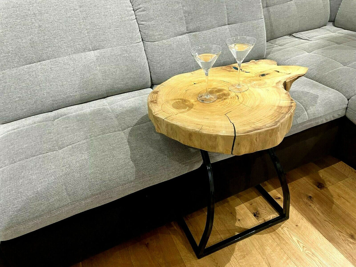 Couchtisch Massivholz aus Baumscheibe ESCHE Metallfuss 71x54x7cm