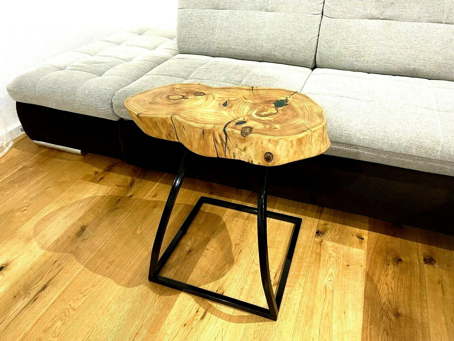 Mini Couchtisch Massivholz Baumscheibe ULME HANDARBEIT Metallfuß ca.60x34x7,5cm