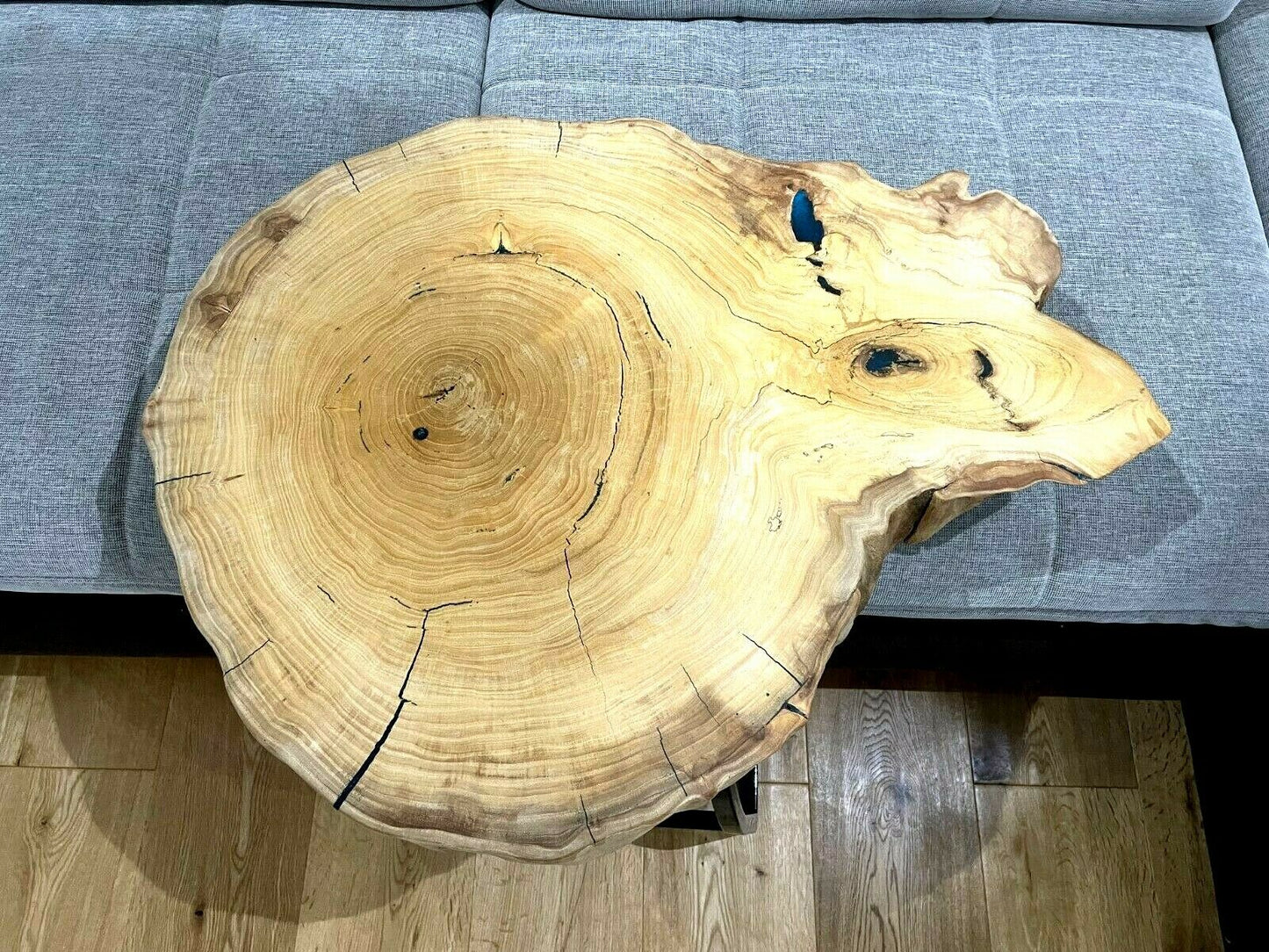 Couchtisch Massivholz aus Baumscheibe ESCHE Metallfuss 71x54x7cm