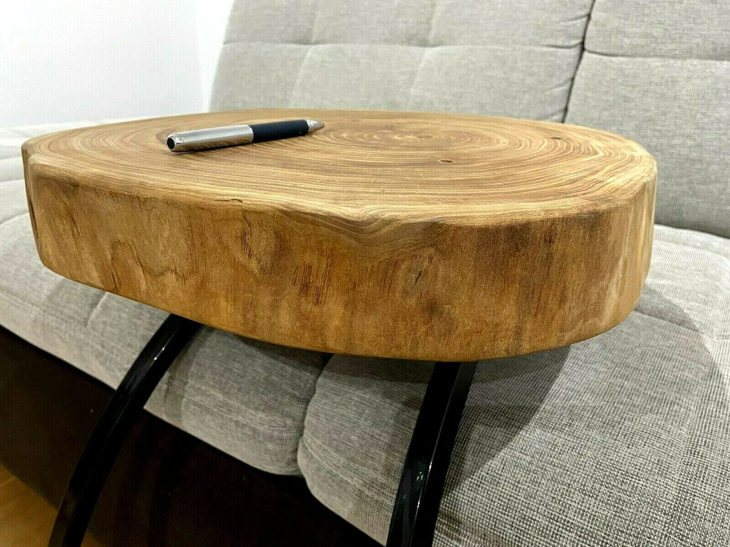 Couchtisch Massivholz aus Baumscheibe ULME HANDARBEIT Metallfuss ca. 44x44x7cm