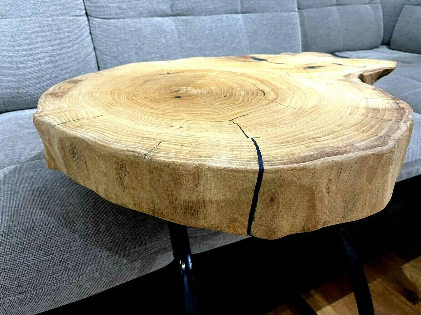 Couchtisch Massivholz aus Baumscheibe ESCHE Metallfuss 71x54x7cm