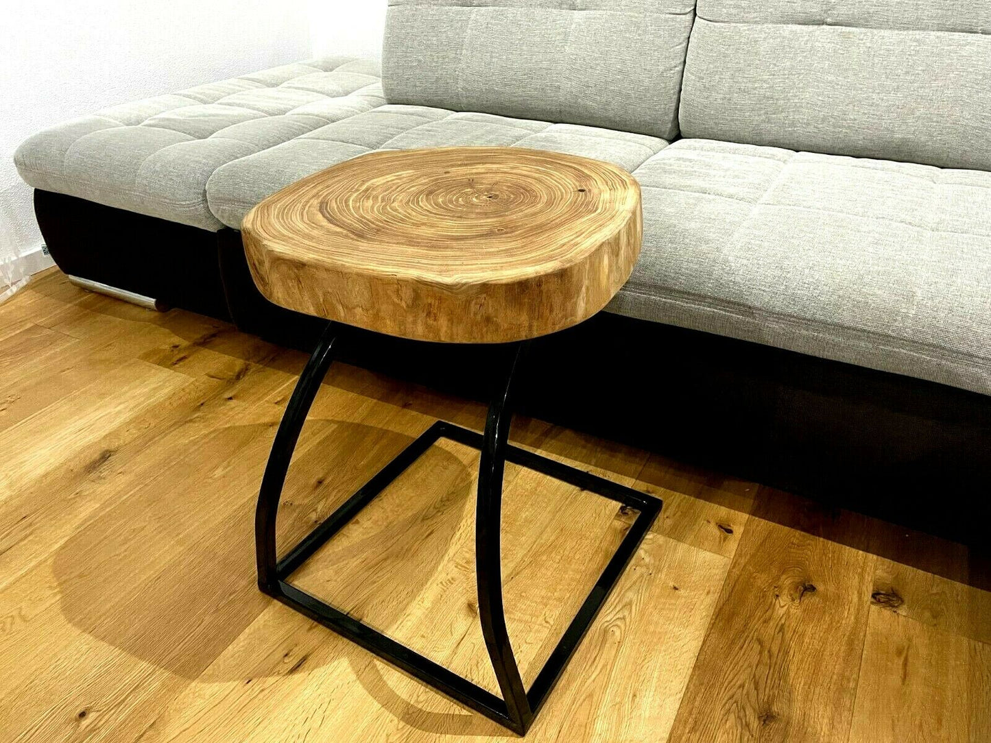 Couchtisch Massivholz aus Baumscheibe ULME HANDARBEIT Metallfuss ca. 44x44x7cm