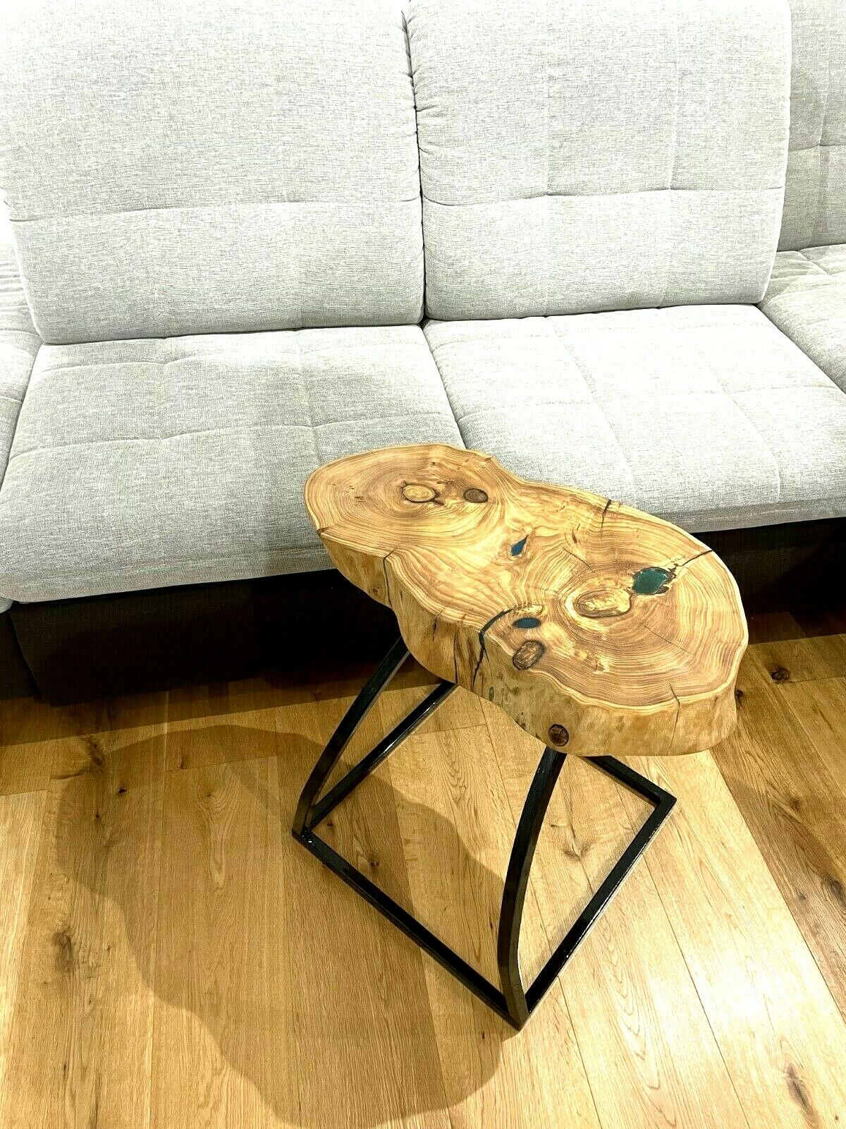 Mini Couchtisch Massivholz Baumscheibe ULME HANDARBEIT Metallfuß ca.60x34x7,5cm