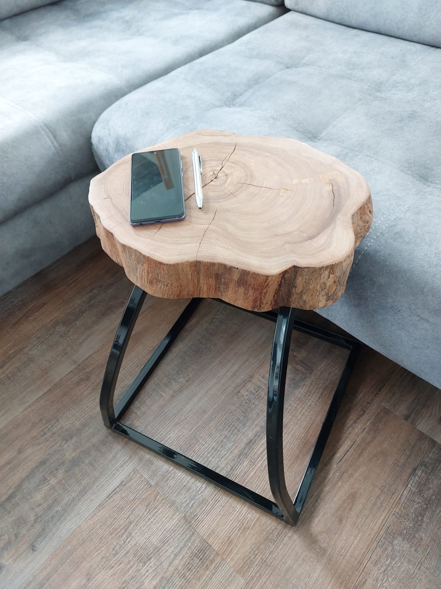 Couchtisch Massivholz aus Baumscheibe ULME HANDARBEIT Metallfuss ca. 37x28x6cm