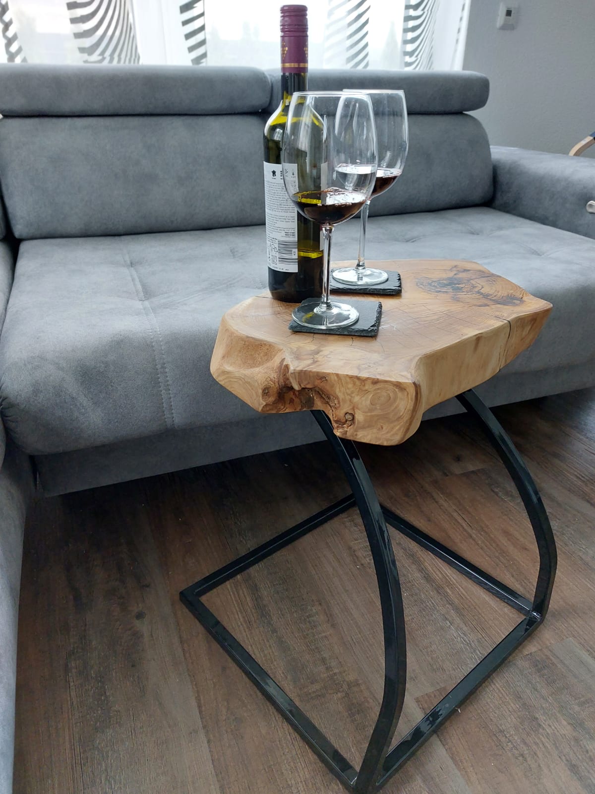 Couchtisch Massivholz aus Baumscheibe ULME HANDARBEIT Metallfuss ca. 44x30x7cm