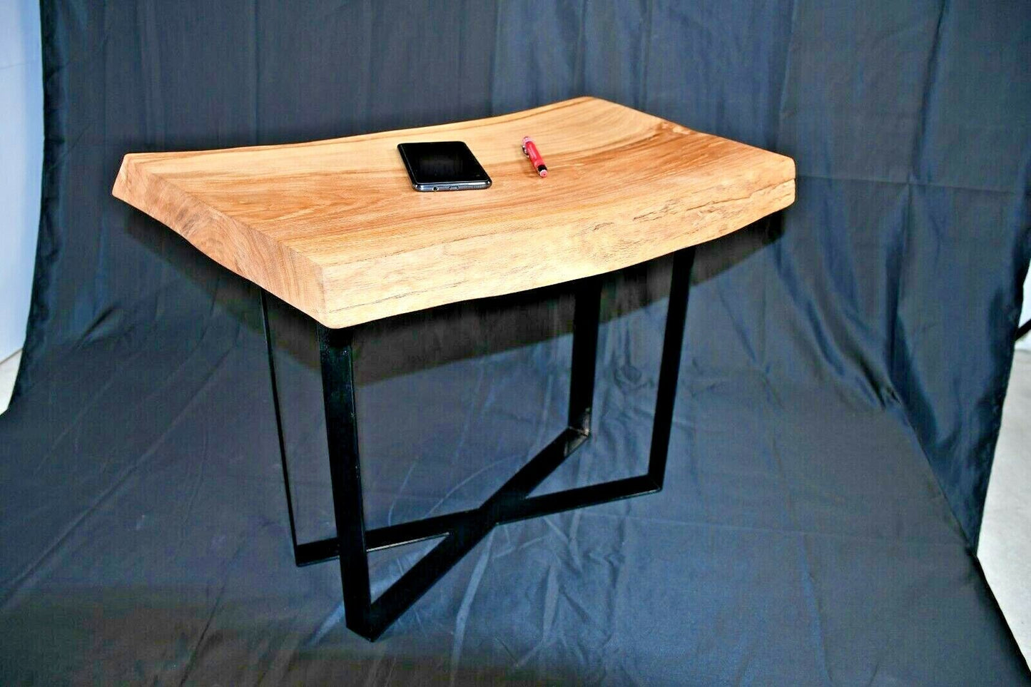 Couchtisch aus Massivholz Baumplatte ULME Metallfuß 60x43x49x5cm