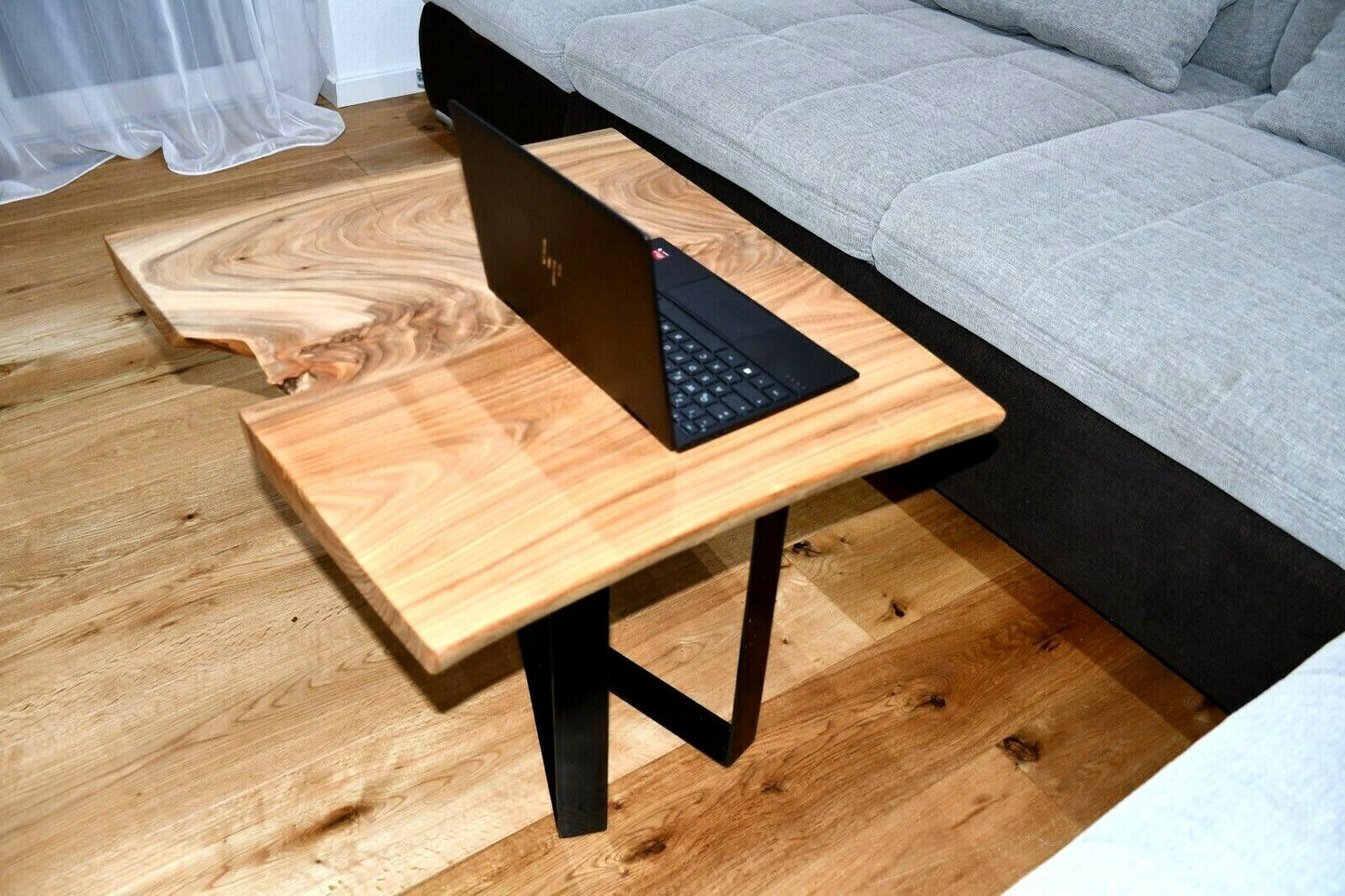 Couchtisch aus Massivholz Baumplatte ULME Metallfuß 71x51x44x4cm